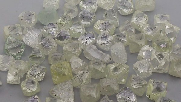 manna_marcello's tweet photo. #Diamonds are different to other #commodities? Fungibility can be created through standard and #education: https://t.co/u5Kb0oogAb https://t.co/E4WDeLAfrB