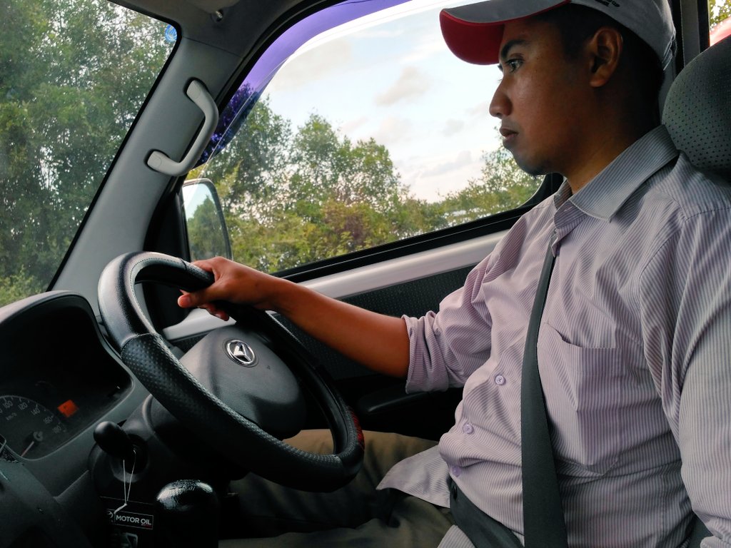 Jalan gresik ke jalur bungah macet polll dan amat rusak. Kapan bs normal lg dan gak macet??? Terbuang waktu di jalan kalau gini
<a href="/KabGresik/">Gresik</a>