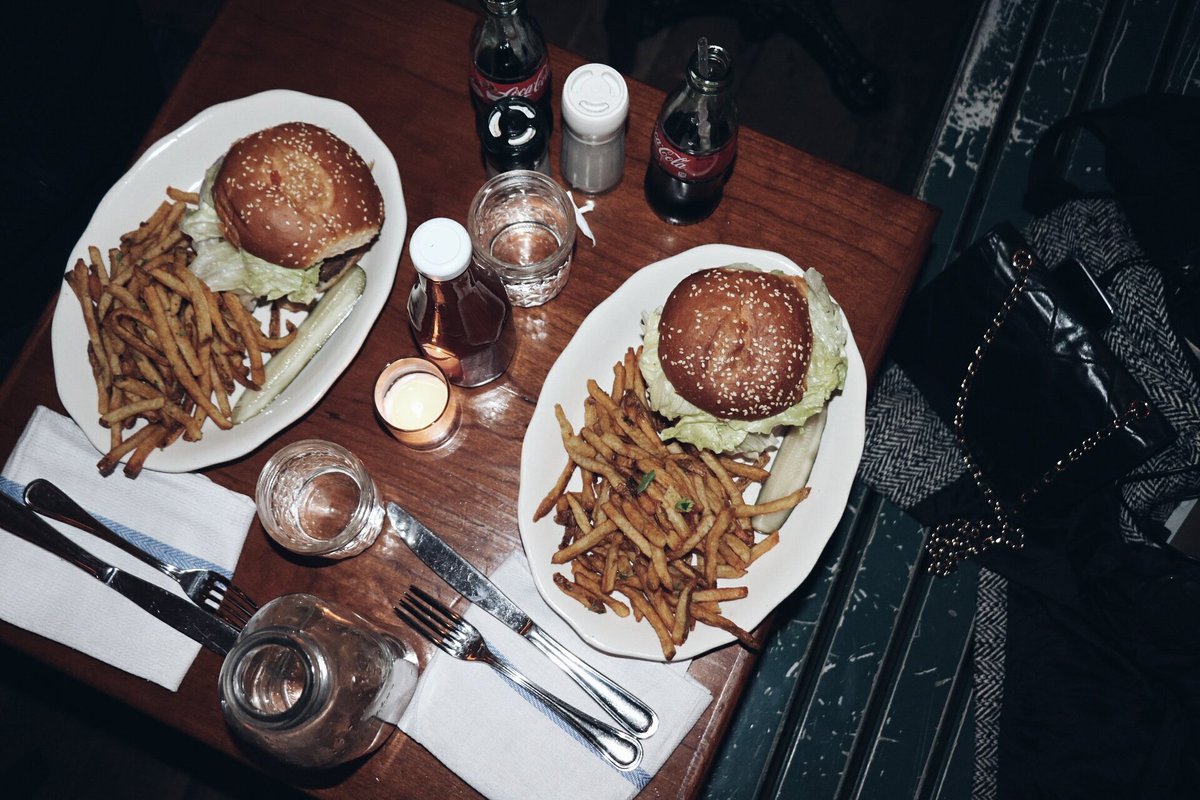 this is pretty much daily food for us burger lovers.🍔🙌 #blogger #NewYork #burgers