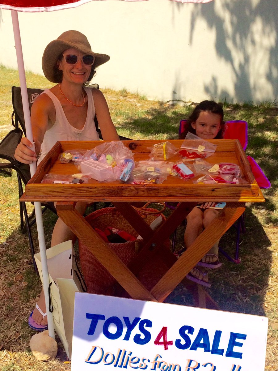 WTM_ThePodcast's tweet image. Stopped along the main road in Lakeside to meet this little entrepreneur. She's decided to sell the toys she's s outgrown.  #LearnALesson