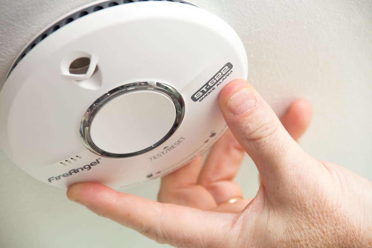 HumbersideFire's tweet photo. Its #TestItTuesday, you don't need a @Siemens @2017Hull blade to #PushToTest your smoke alarm, #PointYourFinger and #PushToTest https://t.co/xIM1cvLelp