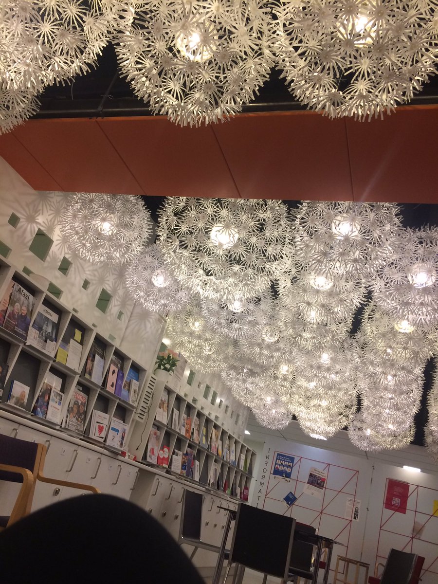 Jossaolofsson's tweet photo. I ETT rum har sjukhuset alltså trängt in lampor för 24 000 kr!!?!?! https://t.co/fG9hHfMFL2