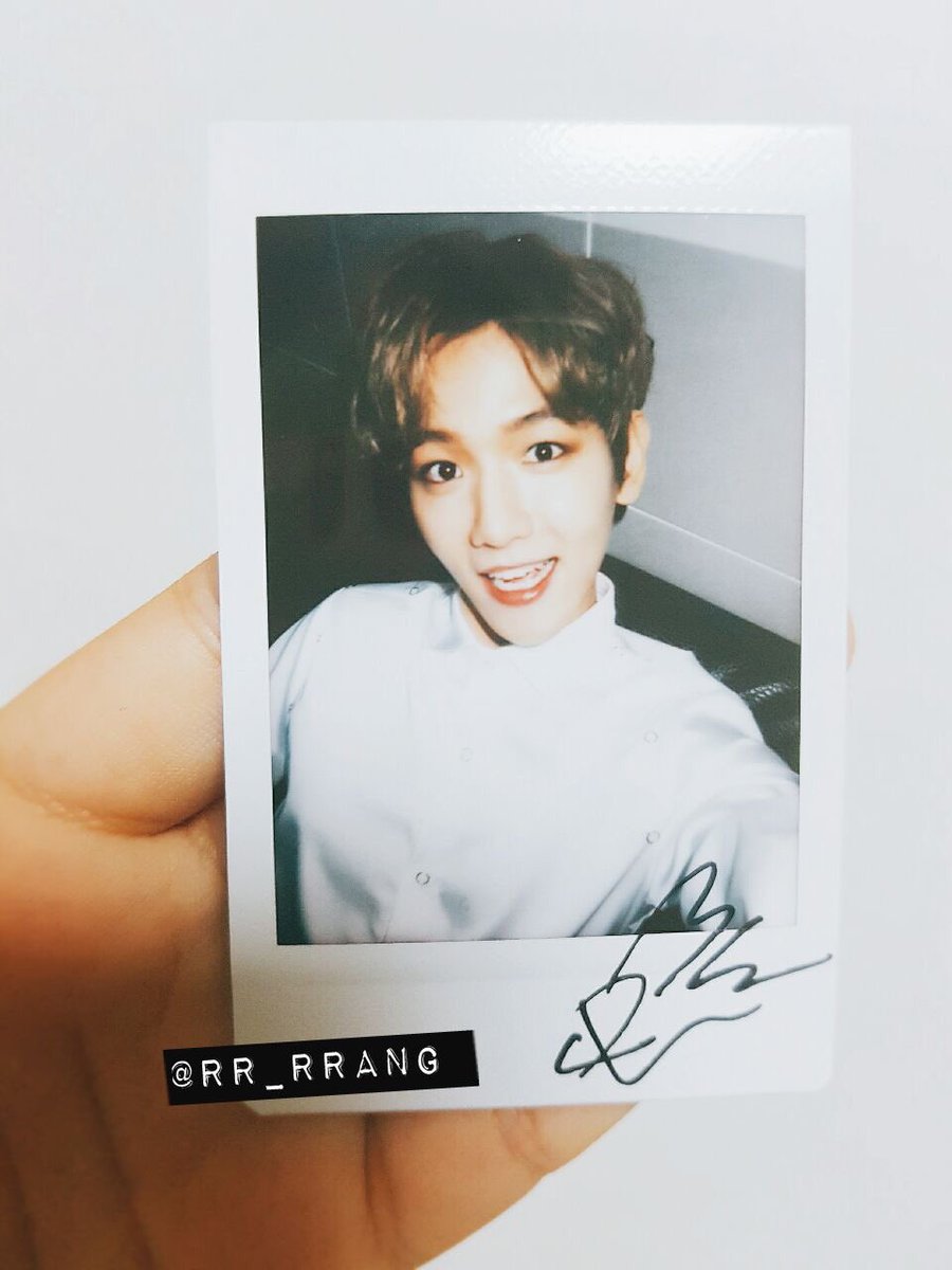 eternally_b's tweet photo. OP who won in The CBX event got her singed CD and polariod! The CD was random and OP was fascinated that she got both BH's TTT

Cr: RR_RRANG https://t.co/KsEXmb62JM