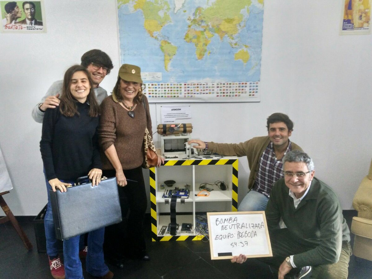 thecubeescape's tweet photo. Familias, amigos o empresas...la experiencia #EscapeCube es apta para todos los públicos. #ocio #elpuerto #escaperoom https://t.co/LNEUKYaRcd