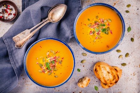 MinceFr's tweet photo. 🍲Envie de douceur : testez cette recette diététique de velouté butternut et chorizo ! https://t.co/jJnZggyJN9 #recettes #Diet #régime https://t.co/oc1gY02YEy