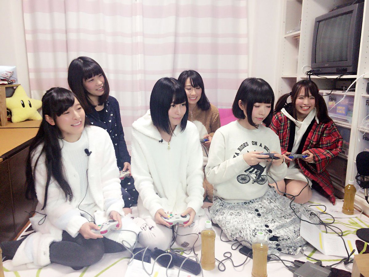 公式 ゲーム女子の部屋 A Twitter この後1月10日 火 30から ゲーム女子の部屋 ですー ゲーム女子6人全員で ボンバーマン 対決するよ 夢中で練習するみんなの写真を盗み撮りしてみたw T Co Smk6mv8pri ゲーム女子の部屋 Abematv