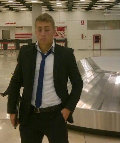 AgentKevinITK's tweet photo. CONFIRMED: @Everton winger @gerarddeulofeu has arrived in Glasgow ahead of talks with @celticfc over an 18 month #loan deal. #AgentKev https://t.co/b7YcFJdV17