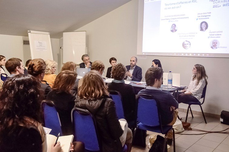 Reseau_ATD's tweet photo. Tourisme d'affaires & #RSE, où en est-on? Découvrez le compte rendu de l'atelier animé par @ESCAET aux #UTD2016 https://t.co/9s6pAgPYxO https://t.co/9SVdIizr8c