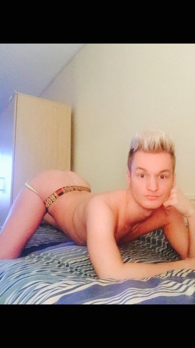 Morning! Just woke up and really don't wanna study today, just want to take photos and hang around in