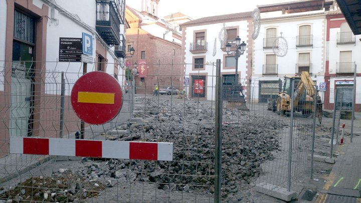 El tráfico en el centro de #Montoro, patas arriba por las obras en la plaza Hijas de la Caridad ▶️bit.ly/2ibGSMu 😵

#CordobaEsp