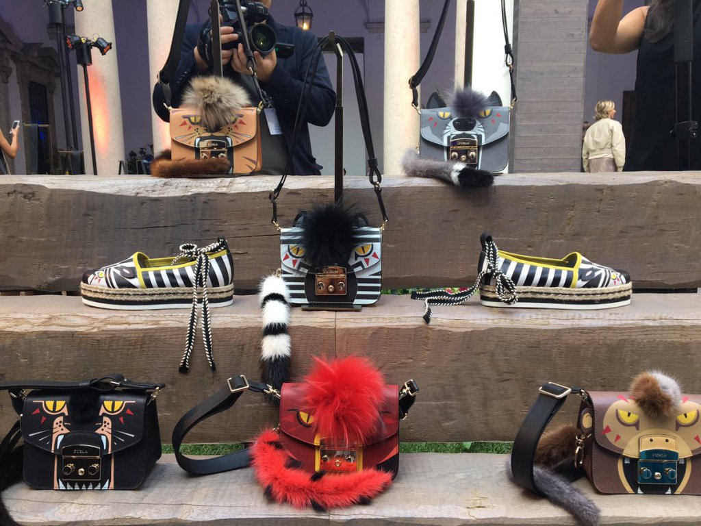 WallecanC's tweet photo. The Urban Glam Jungle 
#newcollection2017 #furla #fashionblogger https://t.co/N3Z0DP9iA8 https://t.co/k8Kdtoe0UK