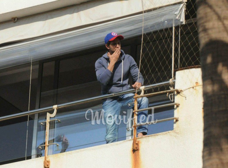 HQ Pics: greets fans on his birthday. Happy Birthday Hrithik  