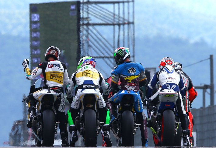 crash_motogp tweet picture
