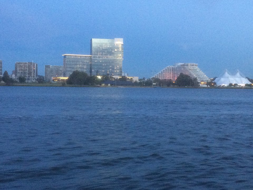littleferryco's tweet photo. The new Crown Towers shining brightly under the moonlight https://t.co/TfytvSWyRR