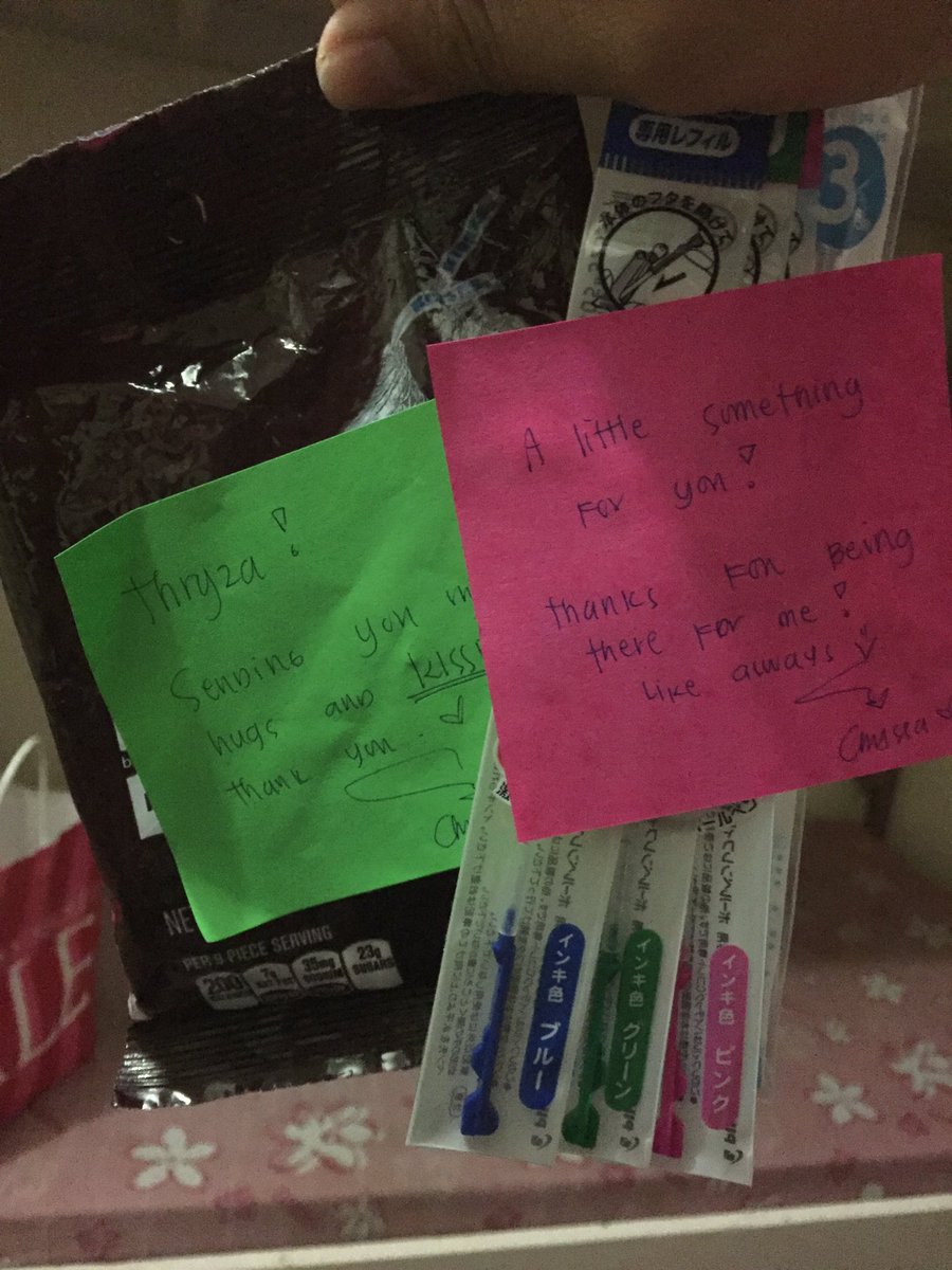 thryzamae's tweet photo. Yung akala mong may mga forms kang pipirmahan, pero pag open ng locker eto ang nakita, #thismademyday #angsweet thank you @Chryssalyn https://t.co/myzUpjwjGm