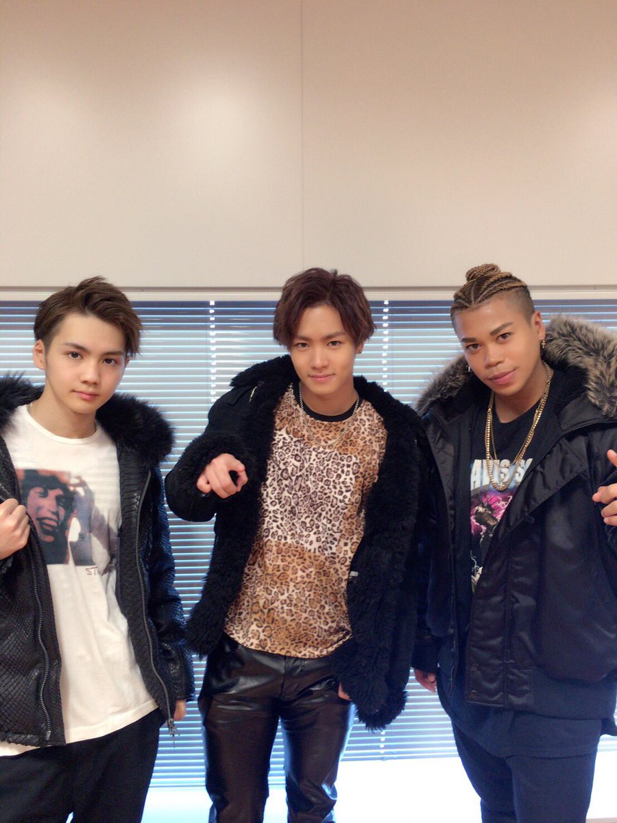 therampagefext's tweet photo. この後12:30〜TOKYO FMさんの「LOVE CONNECTION 」生放送にこの3人で出演させて頂きますので皆さんお楽しみにー！👍🏾✨

#THERAMPAGE 
#TOKYOFM 
#LOVECONNECTION https://t.co/3G1ThZfBNN