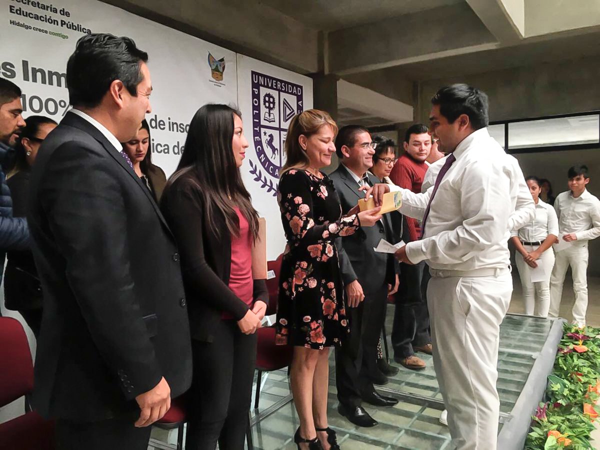 gobiernohidalgo's tweet photo. Como parte de las #AccionesPorHidalgo implementadas por el gob. @omarfayad, se reembolsan descuentos de inscripción a universitarios. https://t.co/yQBVkkjnAc