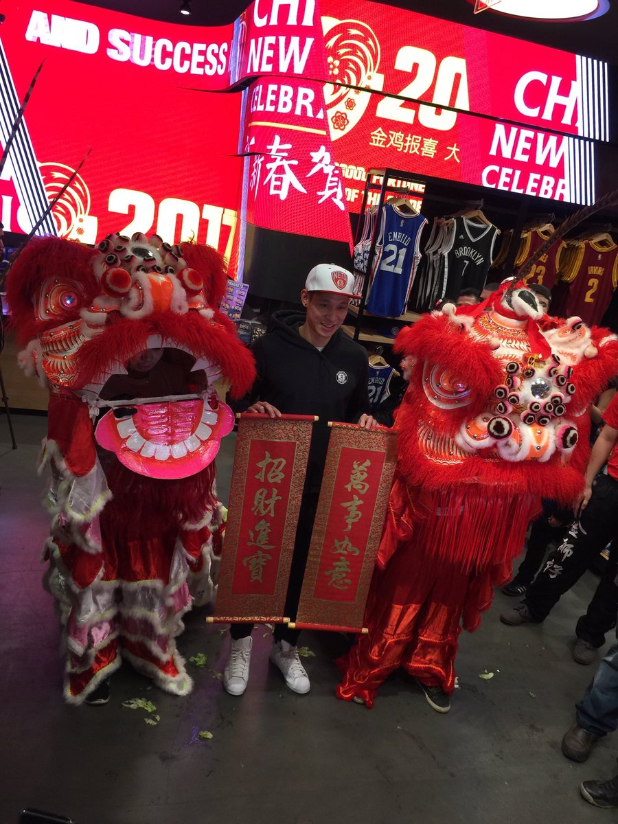 mosballin's tweet photo. It was an honor meeting you @JLin7 at the @NBASTORE 
Honestly nicest celebrity I met!
Wish I got to talk to you More But I was StarStruck https://t.co/3IZCtkz3pl
