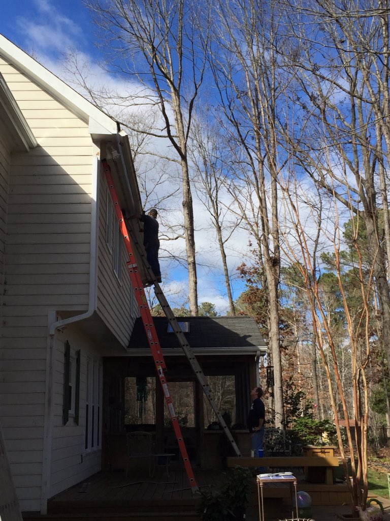 BPGeneralServ's tweet photo. Seamless Gutters Installation #WakeForest #Gutters #Leafguards https://t.co/2UeSEPXnkA