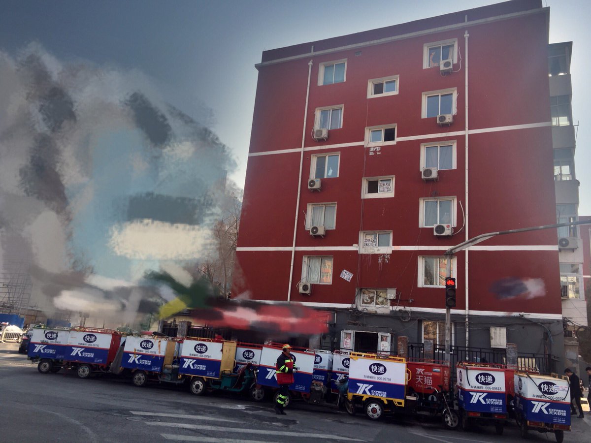 rogerVcente's tweet photo. This residential building in Beijing is literally "occupied" of #chineseEcommerce couriers living in its appartments. https://t.co/Ew7SPMugVl