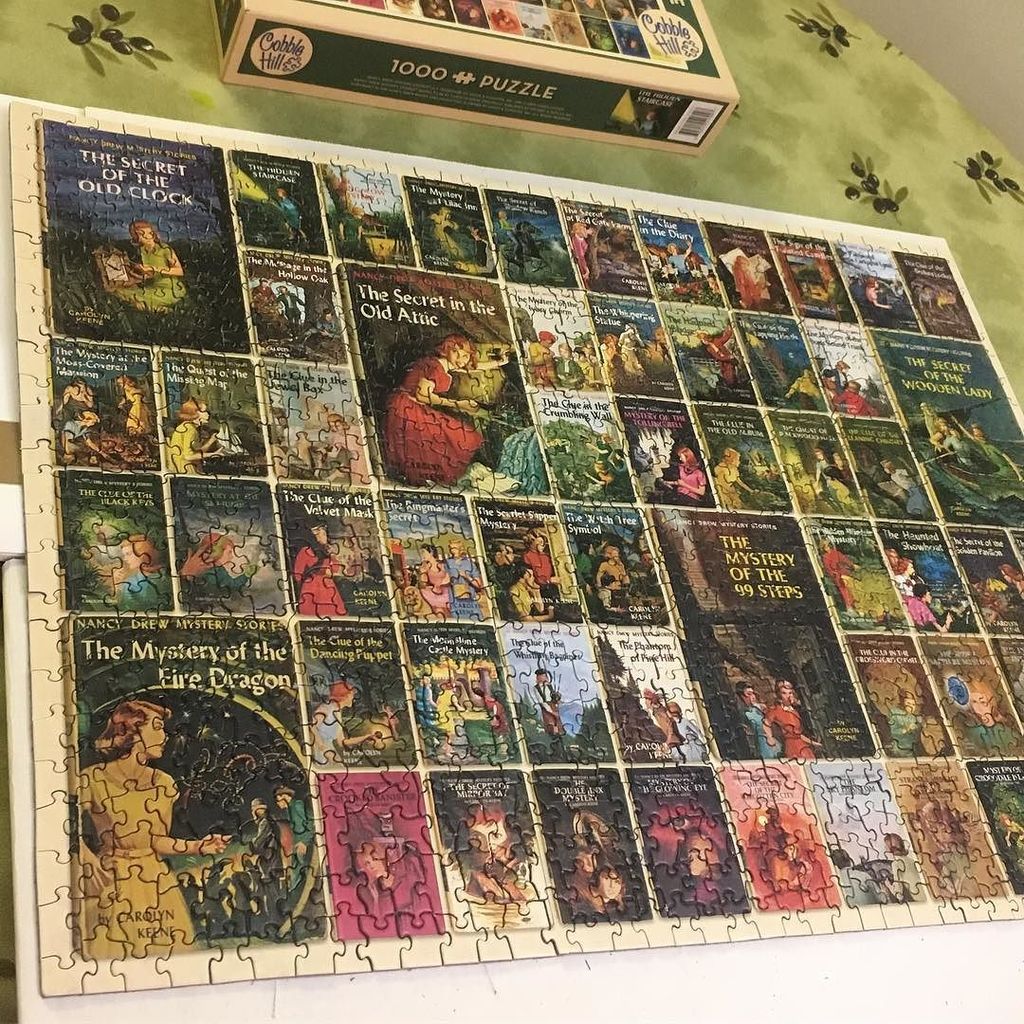 starfishchk's tweet photo. Victory!! 1000-piece Nancy Drew book covers puzzle completed!! 😀#teamwork #puzzles #NancyD… https://t.co/fqtU5Tc6NK https://t.co/epxVTL0Hpm