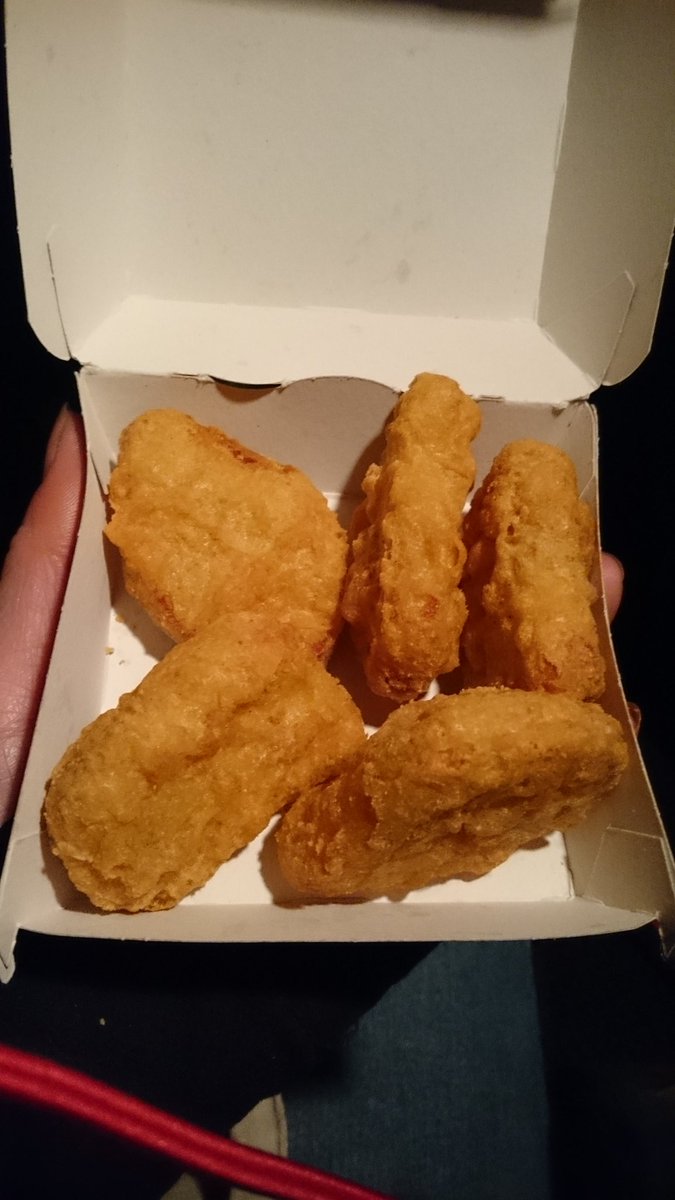 Not had a <a href="/McDonaldsUK/">McDonald's UK</a> for maybe a year then find out one nugget is missing when you're back on the motorway #fleetservices 😭