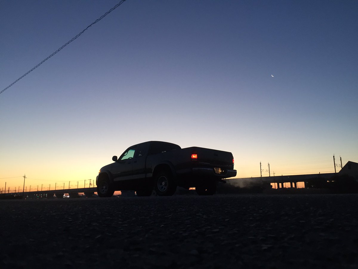 YoshidaFumihiro's tweet photo. Cold but beautiful morning.
2004 TOYOTA TUNDRA SR5 4WD
#tundra #pickuptrucks #toyotatrucks #firstgentundra #TOYOTA #truck #pickup https://t.co/2Nm6ODsh5l