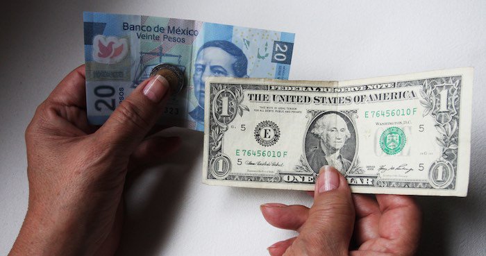 SinEmbargoMX's tweet image. El peso se ha devaluado 65.15% con Peña; es la mayor caída en los últimos tres gobiernos bit.ly/2juwoJv