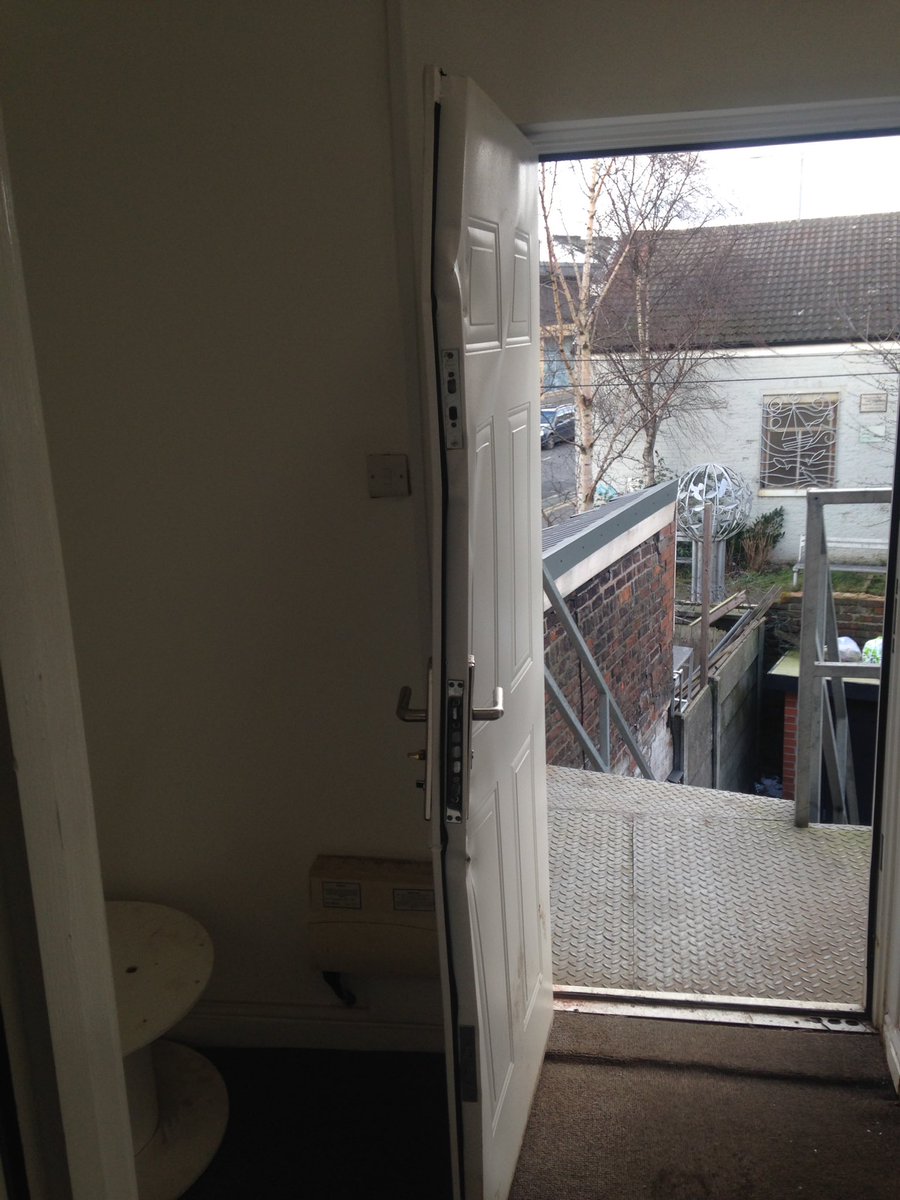 secureze's tweet image. One of our top security steel doors took 40 mins of attack, the door stayed locked and secure, opened in seconds with the key! #Security