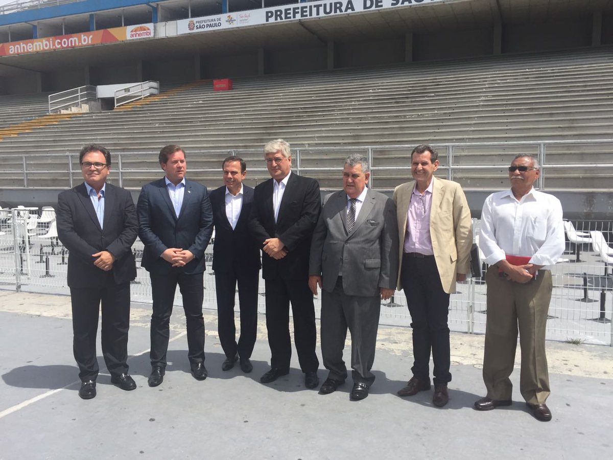 david_barioni's tweet photo. Visita de @jdoriajr, Marx Beltrão @MTurismo, Vinícius Lummertz @EmbraturNews e Laércio Benko @turismosp ao @anhembiparque e Fábrica do Samba https://t.co/wojrmq070G