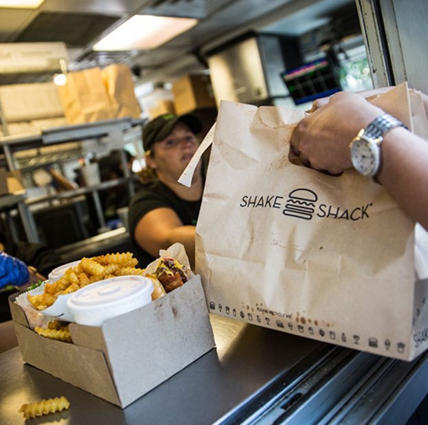 Shake Shack is giving away FREE burgers RIGHT NOW! #FWx trib.al/VaLYwVE