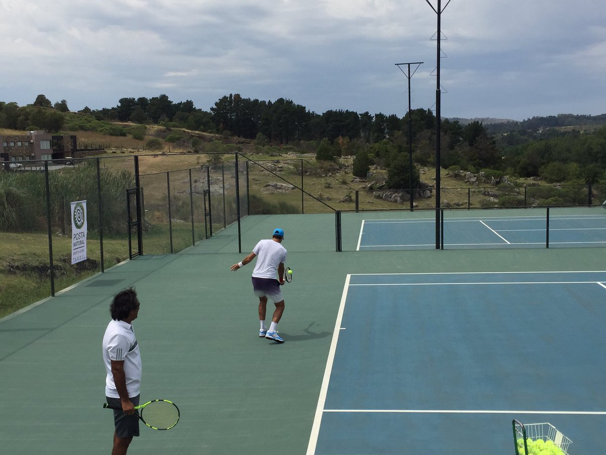 TANDILTENIS1's tweet photo. Un placer acompañar como siempre  a @delpotrojuan en su pretemporada en Tandil https://t.co/Kc4MVJkz9R