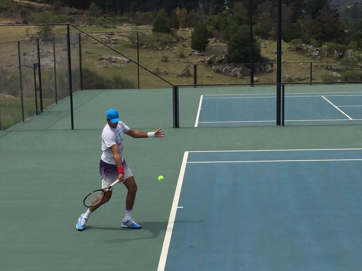 TANDILTENIS1's tweet photo. Un placer acompañar como siempre  a @delpotrojuan en su pretemporada en Tandil https://t.co/Kc4MVJkz9R