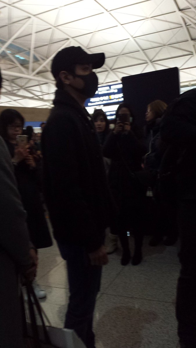 iamadikjoy's tweet photo. Yonghwa at icn leaving for hkg. @JYHeffect https://t.co/4kdqpoRwCK