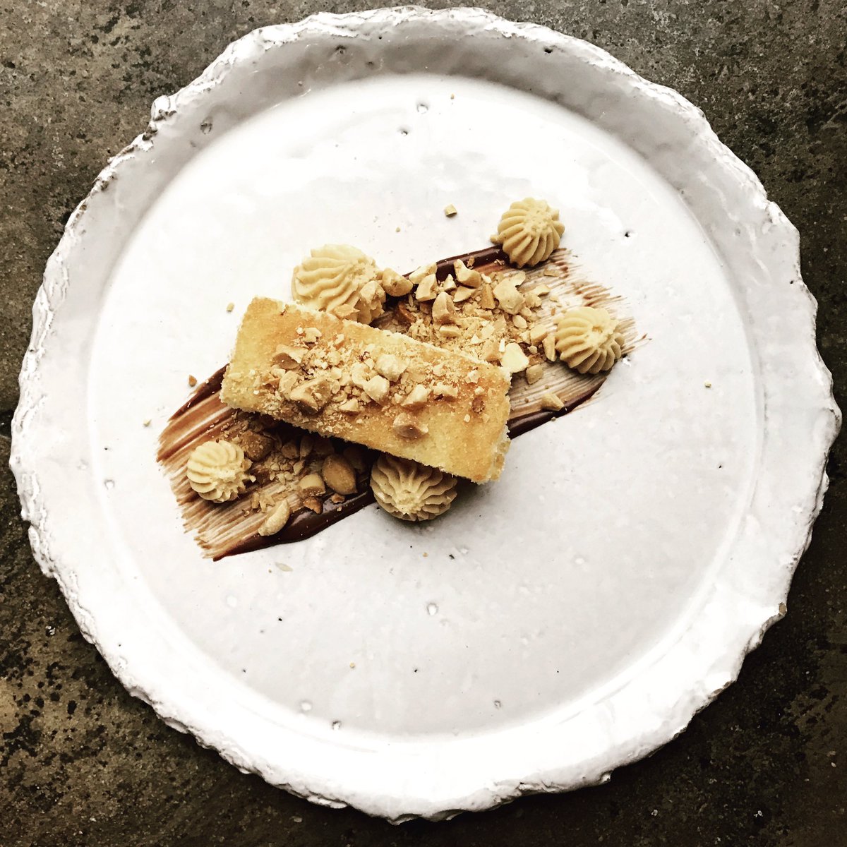 PiedmontDurham's tweet photo. [CARAMEL CAKE] peanut butter mousse, caramelized pretzel, chocolate ganache #trianglerestaurantweek #changeisgood https://t.co/r19PbThVfV