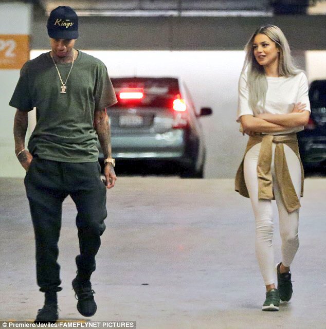 deletedextra's tweet image. Friends of friends😭❣️