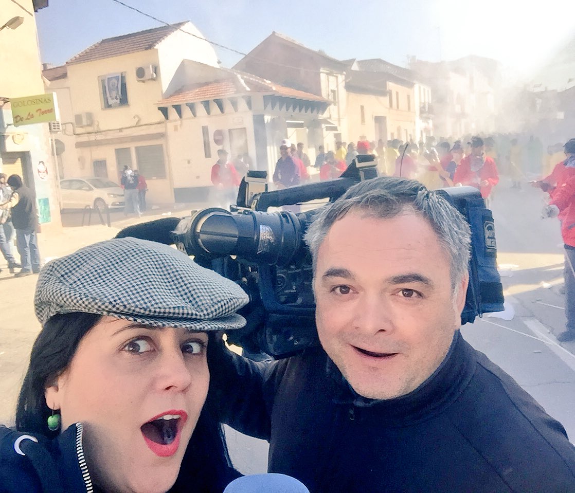 CeciRevuelta's tweet photo. Así nos hemos quedado con "la que se lía" en #VillartadeSanJuan en las #Paces2017 #edirecto #gracias https://t.co/oQw1OpJTkX
