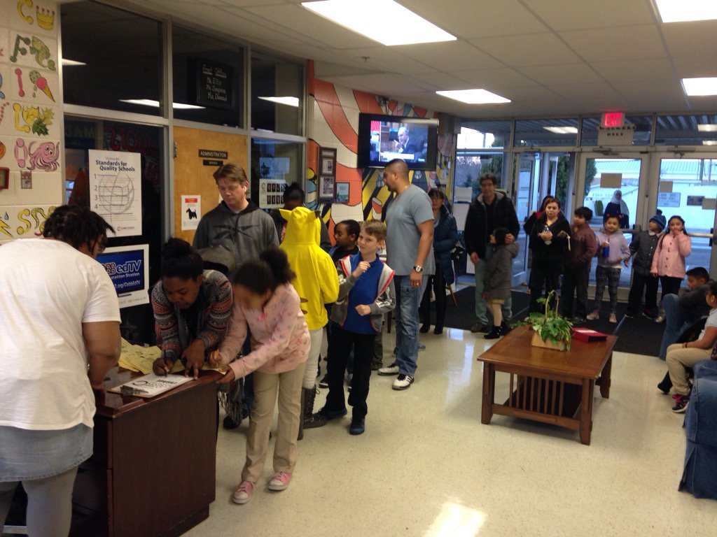 rob9bb1's tweet photo. Lining up for Science Night.  Going to be fun!!! https://t.co/UdXVIlrOmR