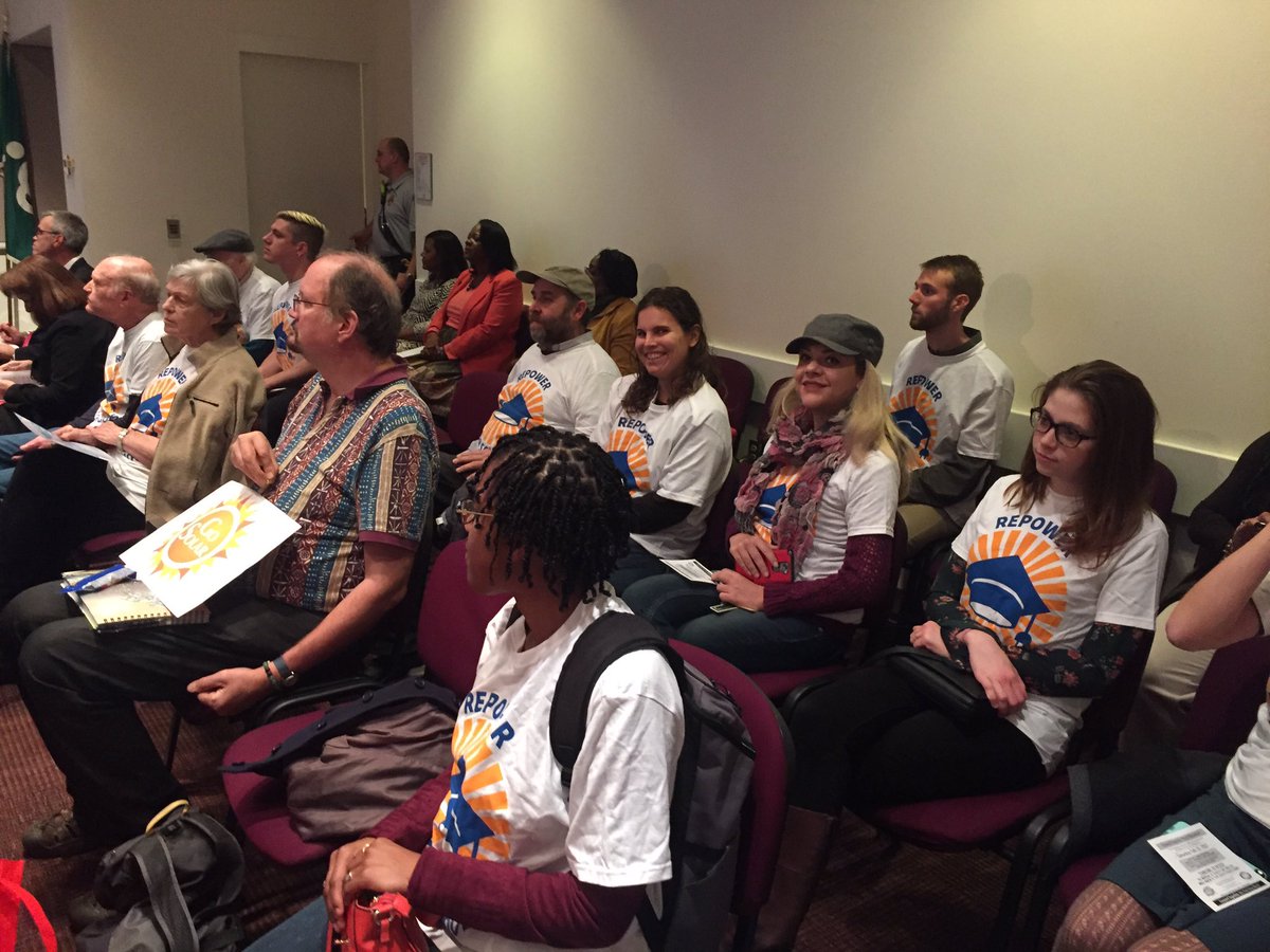RepowerSchools's tweet photo. Community members come to support renewable energy for CMS at the @CharMeckSchools mtg. Shoutout to @RETISET, Piedmont SC @cleanairNC https://t.co/1sGX4Go1Bv