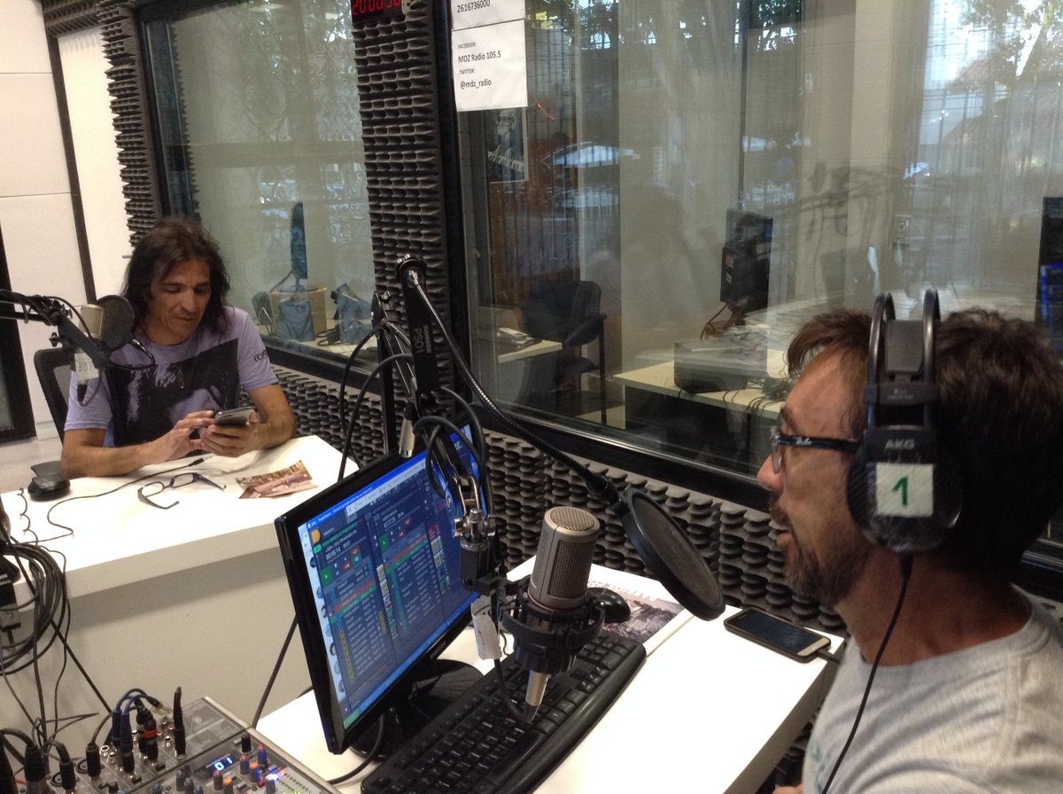 mdz_radio's tweet photo. Estamos con @felipestaiti músico y guitarrista de los @EnanitosVerdes1 en #MDZBar https://t.co/OwiILZ56qc