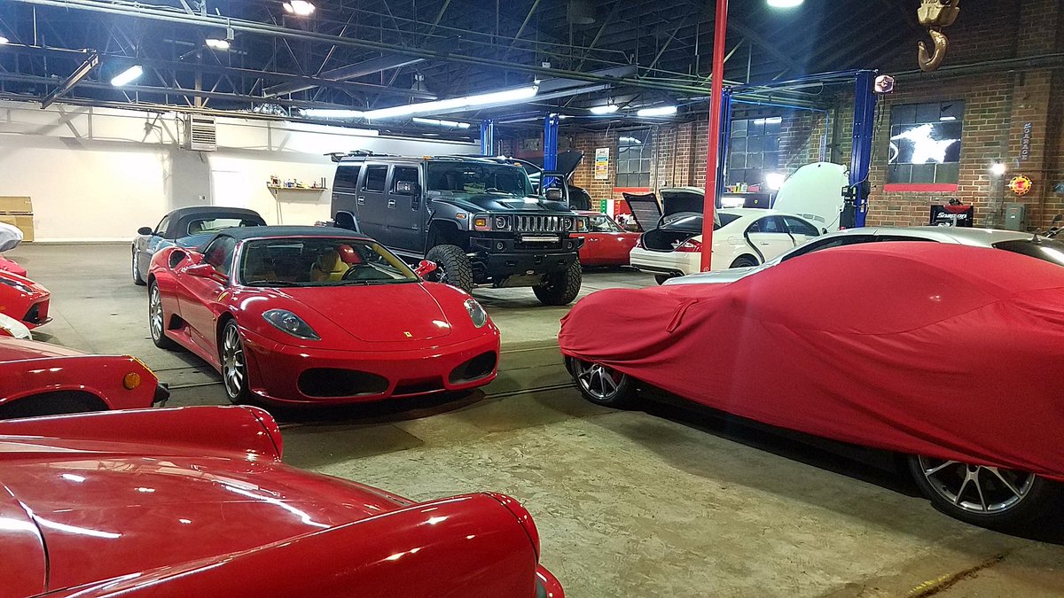 CyrusKlaesi's tweet photo. @salvilee Auto Shop in #SouthendClt • looks like he is at 100% occupancy • #Igotavision Mr. Salvi •let's bring more• #CarCulture all the way https://t.co/PYtH78YKLe