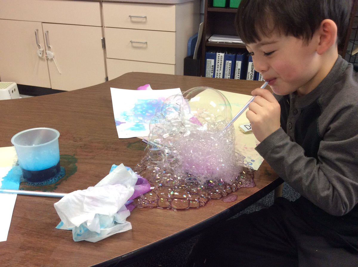ashlea_ecse's tweet photo. Creating bubble art #SMSD #SMECEC #creativity #Learningismessy https://t.co/LKneuy6mlk