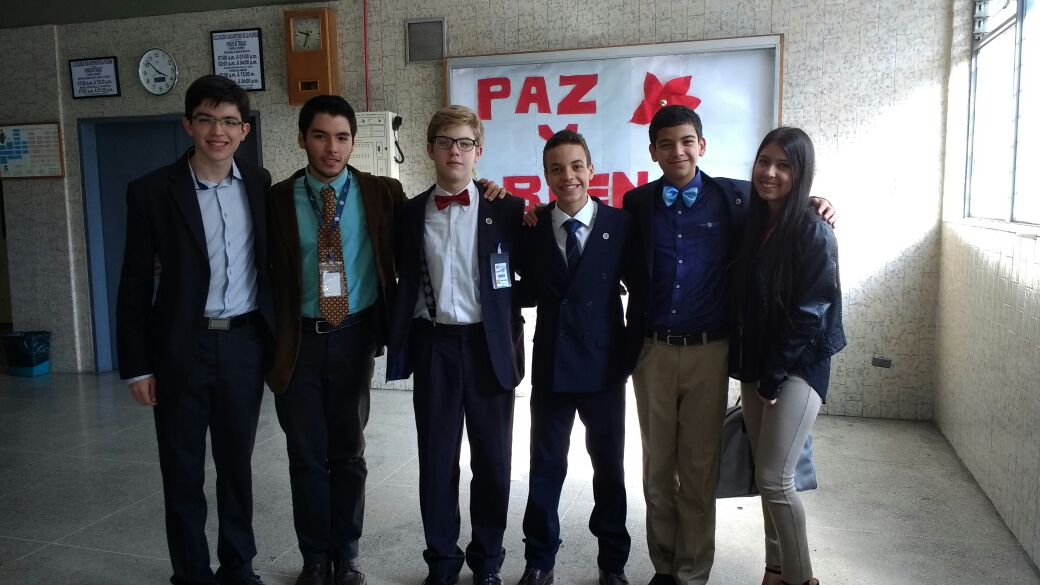 sibmun's tweet photo. ¡Nuestra delegación en SAFMUN 2017! https://t.co/QwrwspYGjL