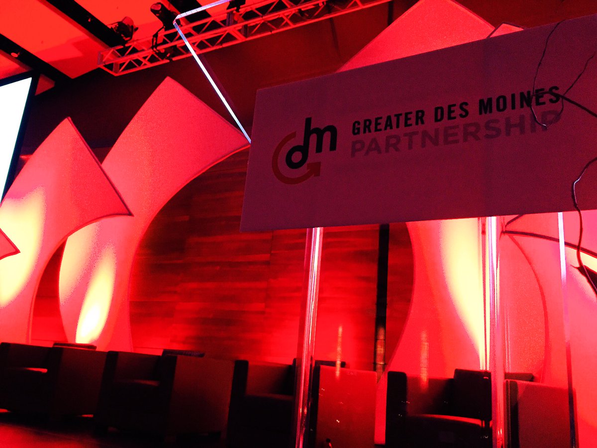 LoveDSM's tweet photo. Partnership RED. @DesMoinesMetro Annual Dinner. #GlobalDSM https://t.co/xsak0lcZG4
