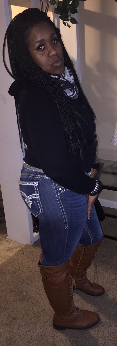 _xselfie's tweet photo. My mom is such a cutie pie π she pose just like us π #fortywhere??? https://t.co/Eh7zoGdjWm