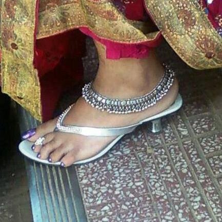 SatnaChasm's tweet photo. #desi #longtoenails #feet #indianfeet https://t.co/cHNM3li44T
