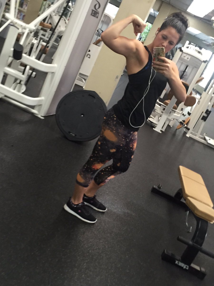 CallMe_Kylee's tweet photo. Progress pics #1WeekApart #Gainz https://t.co/OQRi84anZx