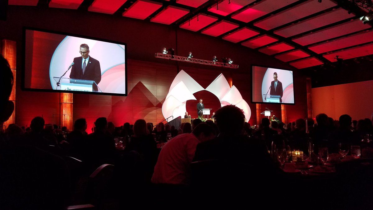 soldbyjason's tweet photo. Kicking off the @DesMoinesMetro annual dinner #globaldsm #desmoines #soldbyjason https://t.co/507b4aulHj