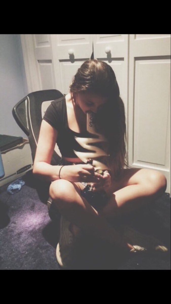 thomaslightablu's tweet photo. Like if you'd hit the zong with this stoner chick https://t.co/xWyeiXaVI2