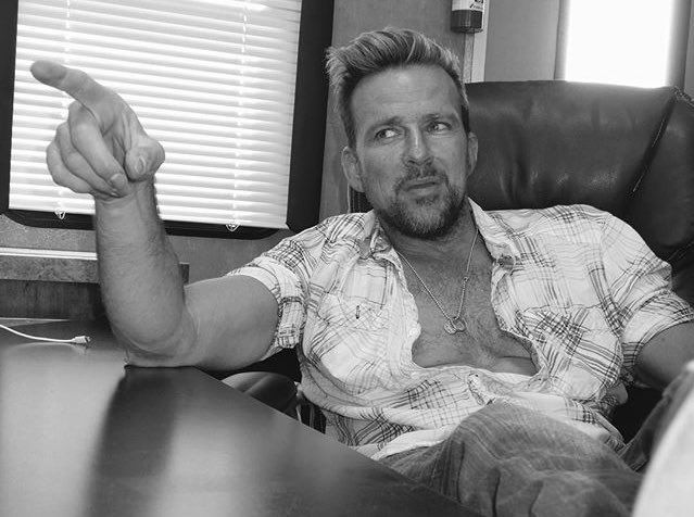 boondock_girls's tweet photo. #TeamSnapsTuesday Flanery in Black and white is always a winner 🙌🏻🥇 #TeamSnaps https://t.co/e11Tn5Ya0a
